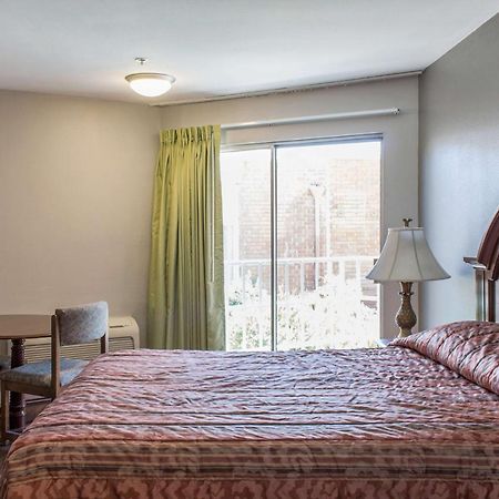 Econo Lodge Gorman Екстериор снимка