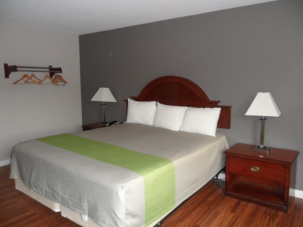 Econo Lodge Gorman Екстериор снимка