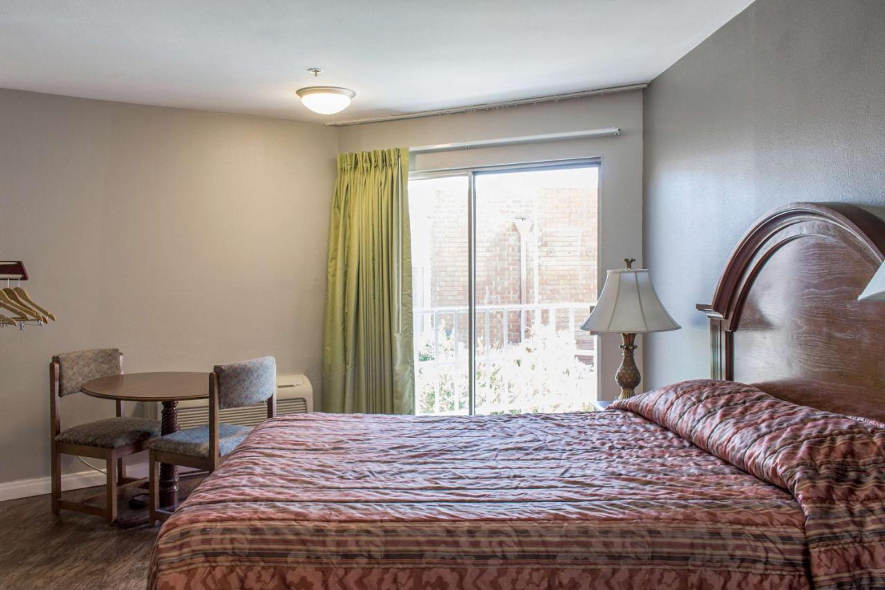 Econo Lodge Gorman Екстериор снимка