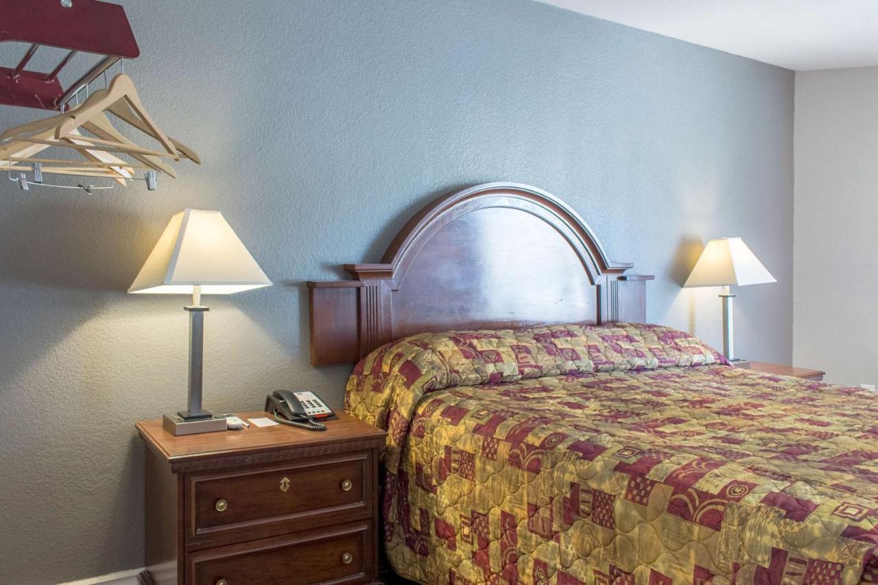 Econo Lodge Gorman Екстериор снимка