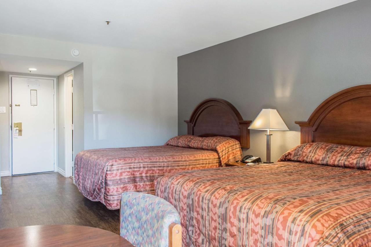 Econo Lodge Gorman Екстериор снимка